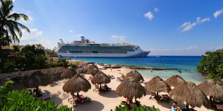 Cozumel recibe 37 cruceros y casi 120 mil turistas esta semana