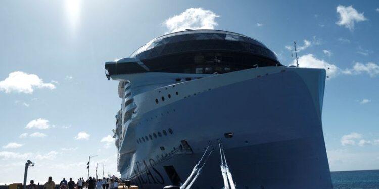 Decenas de personas enferman a bordo de un crucero de Royal Caribbean -07 de febrero 2025 a las 19:43