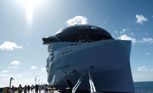 Decenas de personas enferman a bordo de un crucero de Royal Caribbean