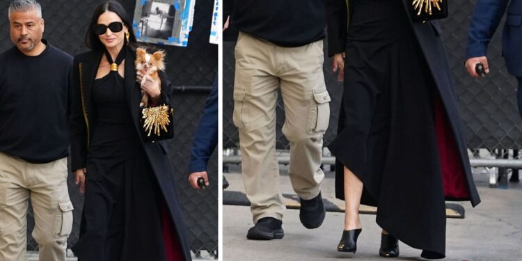 Demi Moore lleva el vestido negro asimétrico más elegante a los 50+