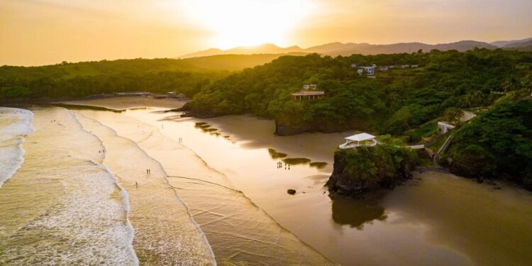 El Salvador lidera el crecimiento turístico en América durante el 2024