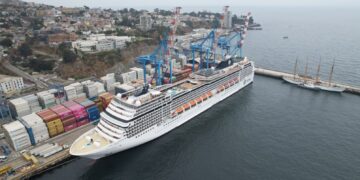 MSC Magnifica arriba al Puerto de Valparaíso
