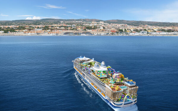 El buque de cruceros Legend of the Seas zarpará desde Barcelona en 2026
