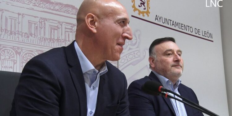 El "primer paso" de Diez hacia la autonomía, un 'Club de los 60' leonés