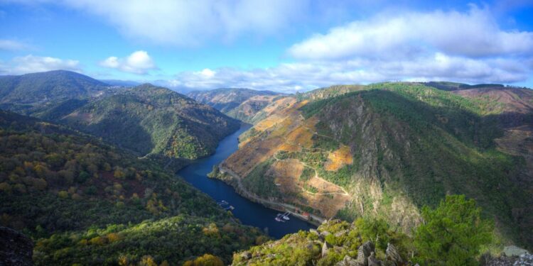 Panorámica de los cañones del río Sil, en la Ribeira Sacra.