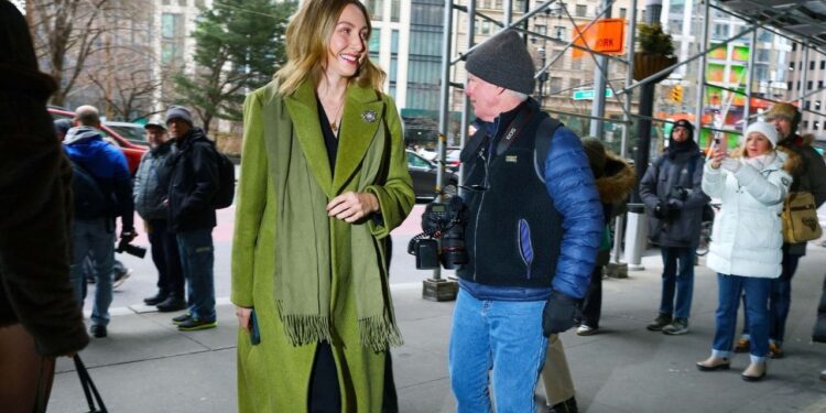 Cómo vestir para la oficina en Primavera-Verano 2025 según el street style de Nueva York