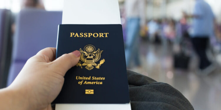 Cómo las nuevas reglas de pasaporte de Trump impactan a los cruceros, las líneas de cruceros