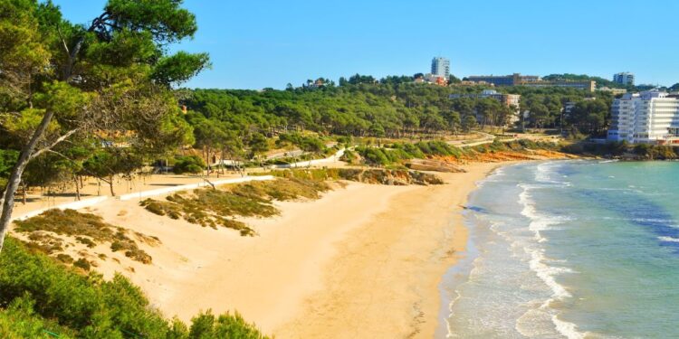 La Costa Dorada, finalista a mejor destino de playa de España en los Premios de National Geographic
