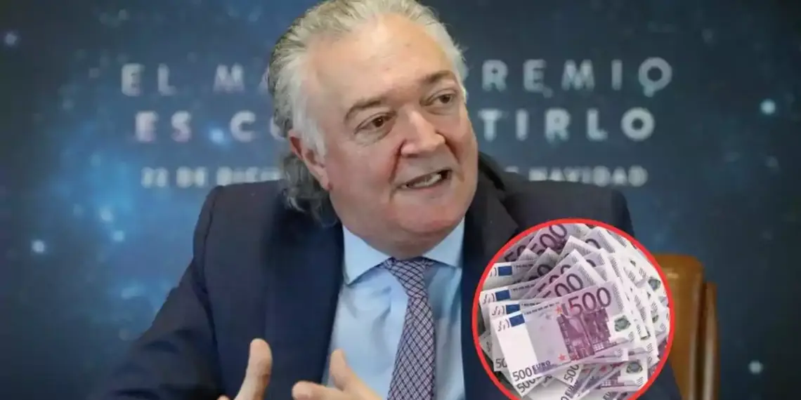 Un hombre de traje hablando con un fondo azul y un círculo que muestra billetes de 500 euros.