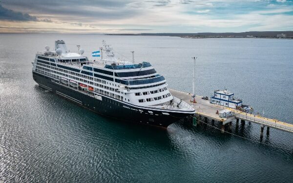 Buque de Azamara Cruises arriba a Puerto Madryn