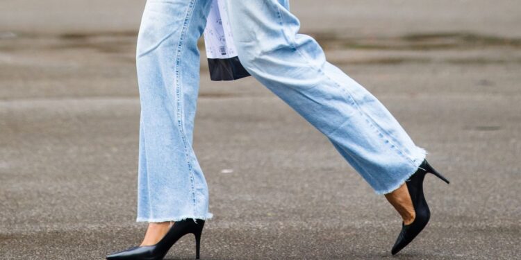 Los 6 jeans que necesitas para triunfar con tus looks de oficina en Primavera-Verano 2025