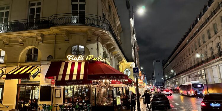 Los cafés no cierran en París