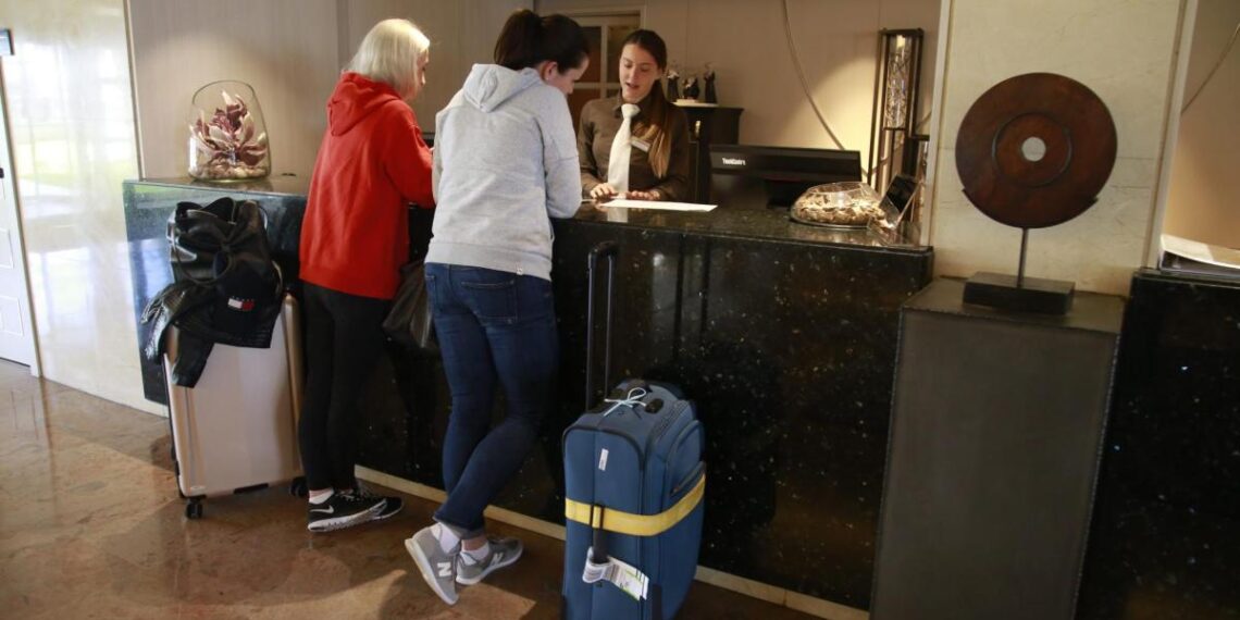 Los hoteles documentan los fallos del registro de viajeros para evitar multas de Marlaska