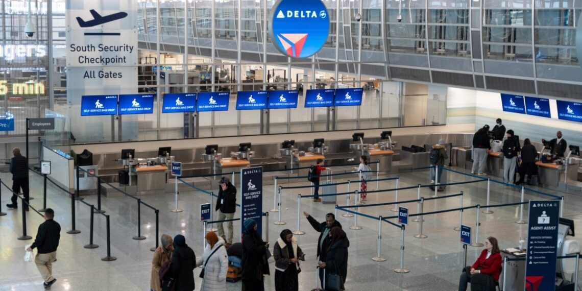 Estadounidenses confían menos en la seguridad de los viajes aéreos: encuesta