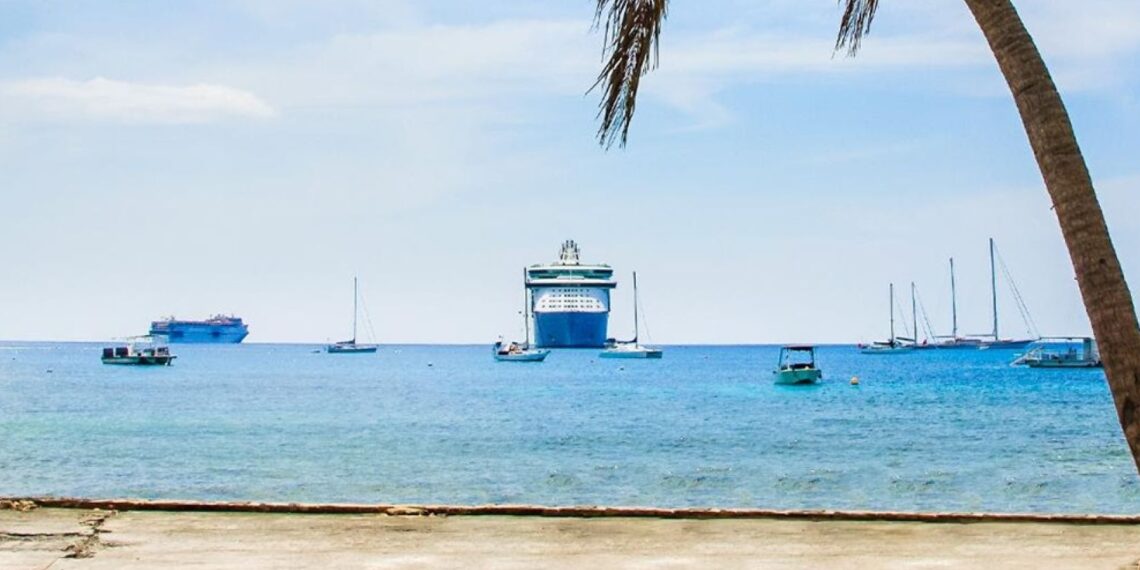 Los habitantes de las Islas Caimán votarán sobre el atraque de cruceros