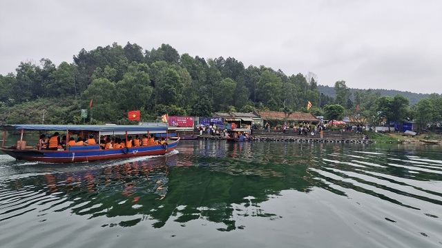 crucero por el lago vacío
