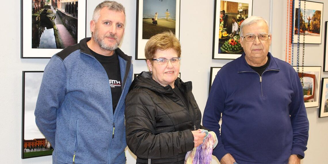 Antonio Martín, María José Almagro y Francisco Plaza, miembros de Nuevo Enfoque.  N. LUQUE.