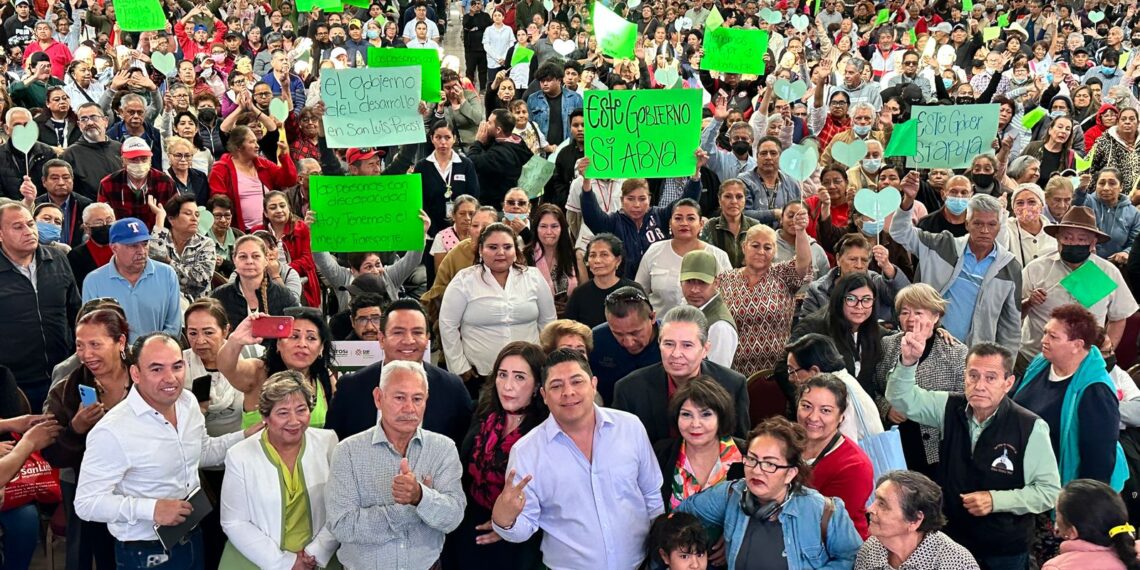 Gallardo entrega tarjetas con 60 viajes mensuales gratis para transporte público a 6500 personas con discapacidad