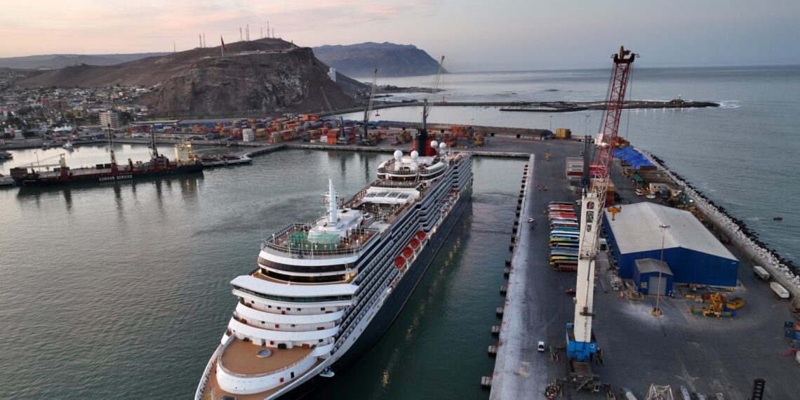 Puerto de Arica atiende al crucero más grande de la temporada 2024-2025