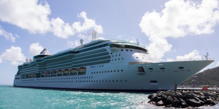 Royal Caribbean extenderá la temporada de su barco Jewel of the Seas en Colombia: lo que debe saber