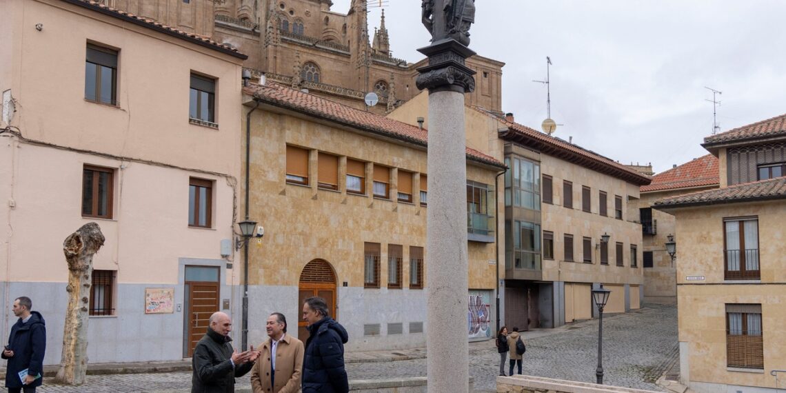 Salamanca ya luce la réplica del crucero de San Cebrián en memoria de la desaparecida iglesia del mismo nombre