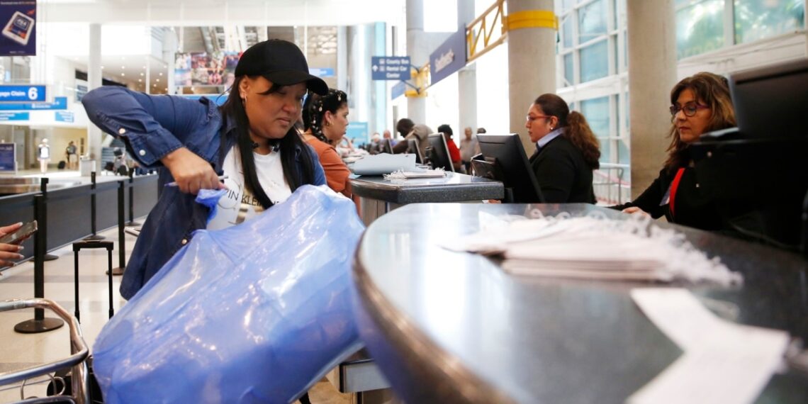 Senador Rick Scott busca restringir los viajes a Cuba