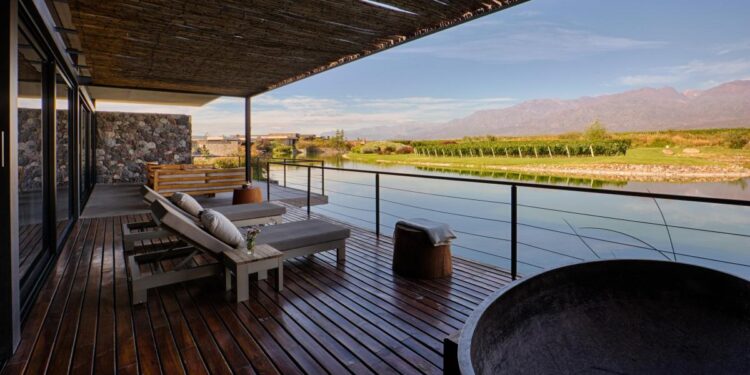 siete impresionantes hoteles que destilan el aroma y la tradición del vino