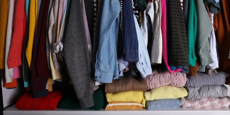 Así es como puedes cambiar la ropa que ya no utilizas por viajes, clases de yoga y otras experiencias