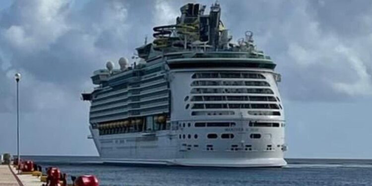 Turista de Estados Unidos desaparece en Cozumel; ya no subió de regreso a su crucero