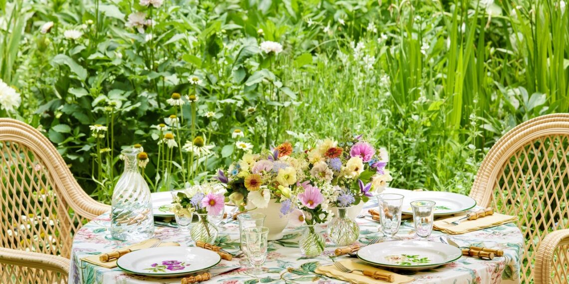 Aerin Lauder’s “Living With Flowers” Is a Visual Ode to the Emotional Beauty of Blooms