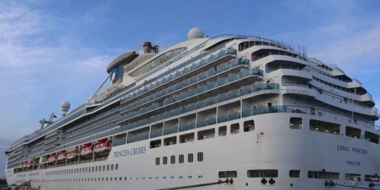 ¡Vacaciones en el mar! Cruceristas disfrutan de la ciudad