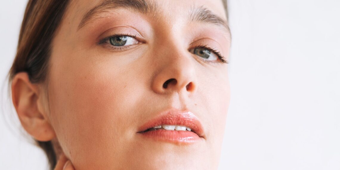 Can You Depuff Your Face With Rubber Bands? A Deeper Look Into This K-Beauty Trend