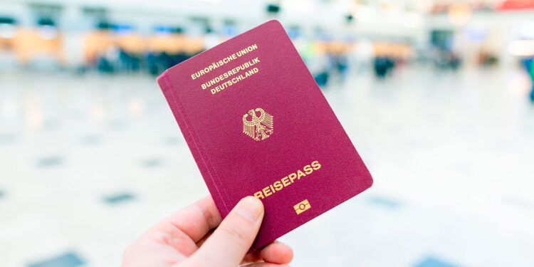 Alemanes siguen viajando pese a la crisis económica de 2024