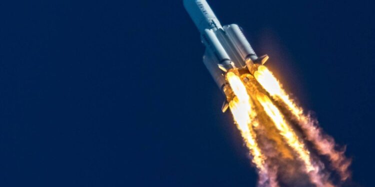 China presenta nuevo motor de alto empuje para futuros viajes espaciales