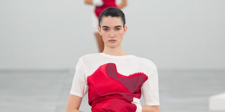 Issey Miyake Fall 2025 Ready-to-Wear Collection