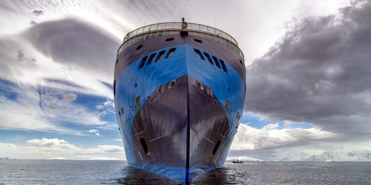 Alma Cruceros zarpa en su viaje inaugural de Canarias a Málaga