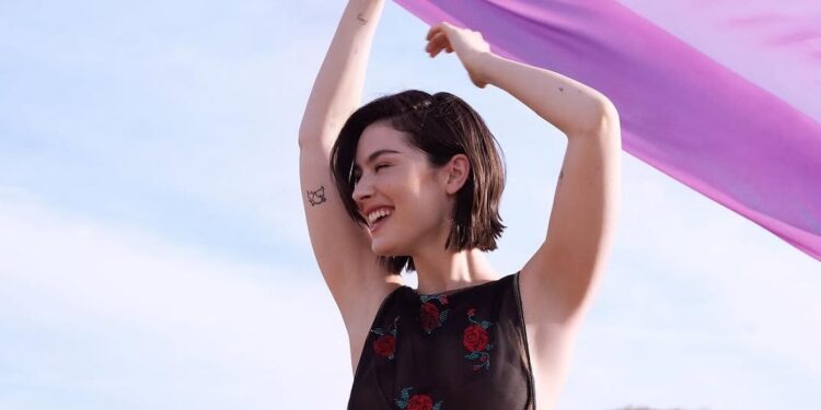Gracie Abrams's Beauty Inspiration? The Crowd at Her Shows