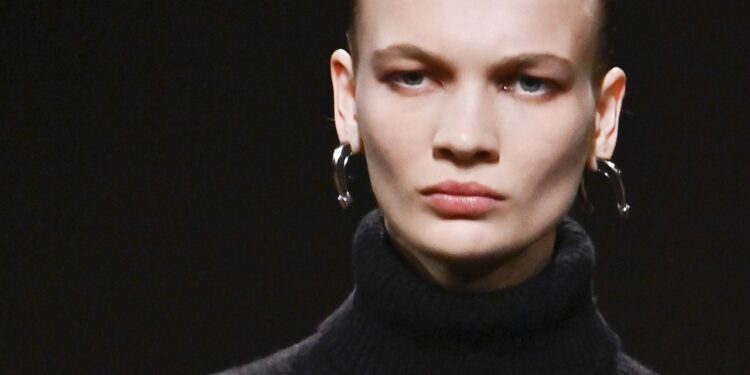 Hermès’s Subtle Smoky Eye Is The Easiest New Season Beauty Look To Try At Home