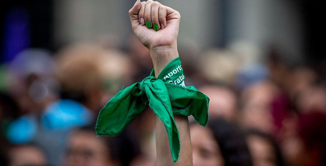 Significado del pañuelo verde y cuál su historia en la lucha feminista