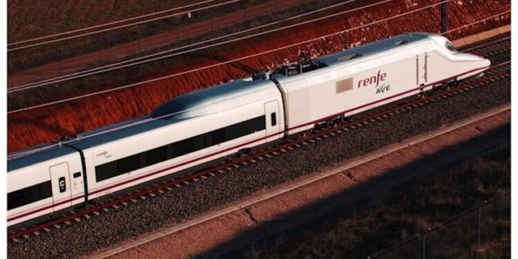 El Consorcio de Turismo y Congresos de A Coruña y Renfe promueven los viajes de ocio y turismo en tren