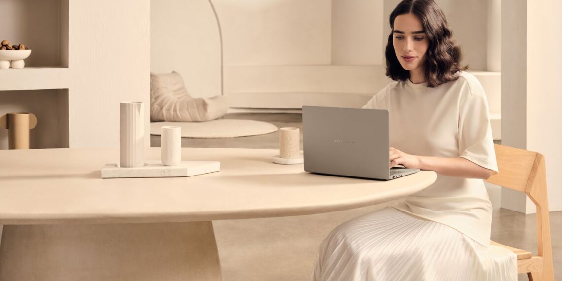 Trabajo, maratón de series o videollamadas: la laptop que se adapta a ti