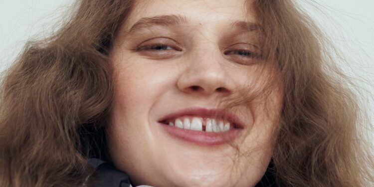 7 Best Whitening Toothpaste Formulas, According to Cosmetic Dentists