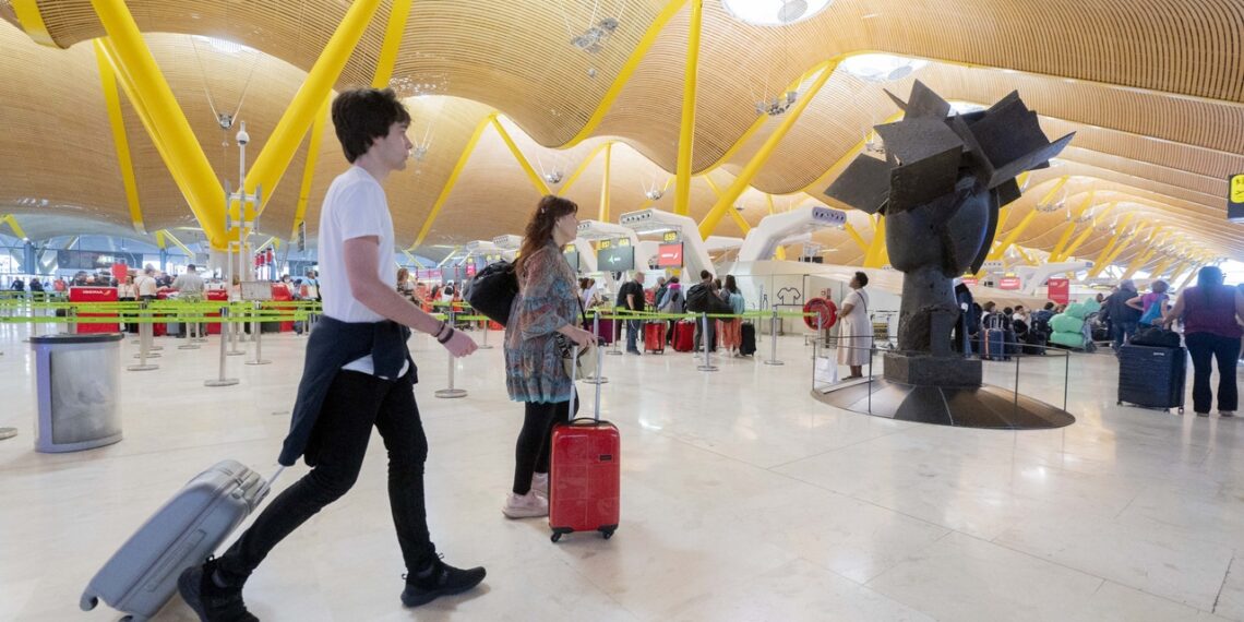 Los españoles gastaron 62.233 millones en viajar durante 2024, un 5,9% más que el año anterior