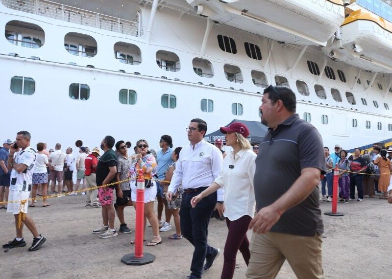 Mazatlán recibe más de 11 mil cruceristas este miercoles