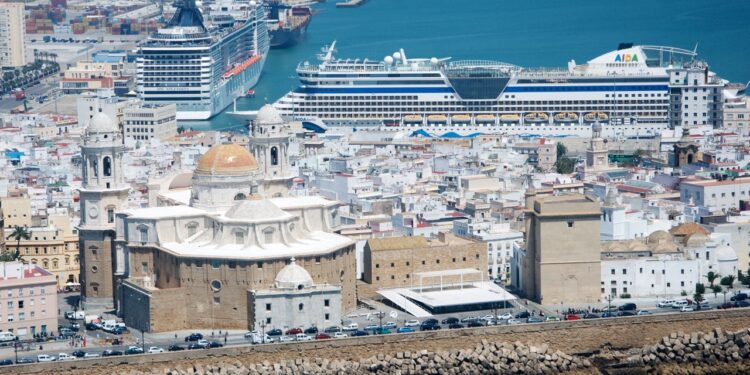 nueve buques y 12.000 pasajeros desembarcan esta semana