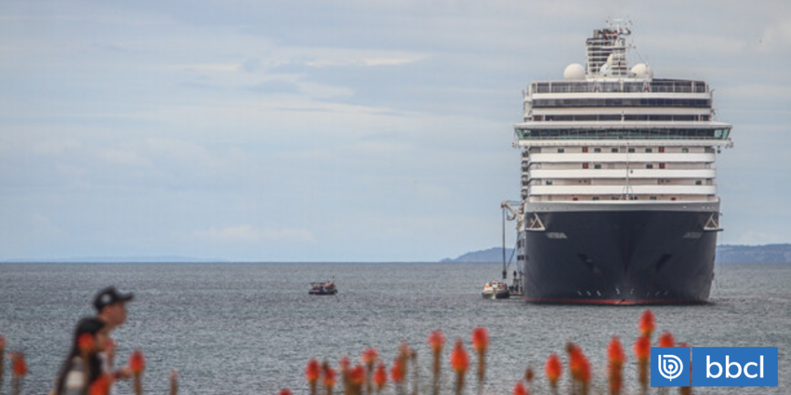 Nuevo crucero con más de 2.300 turistas llega al Puerto de Valparaíso | Nacional