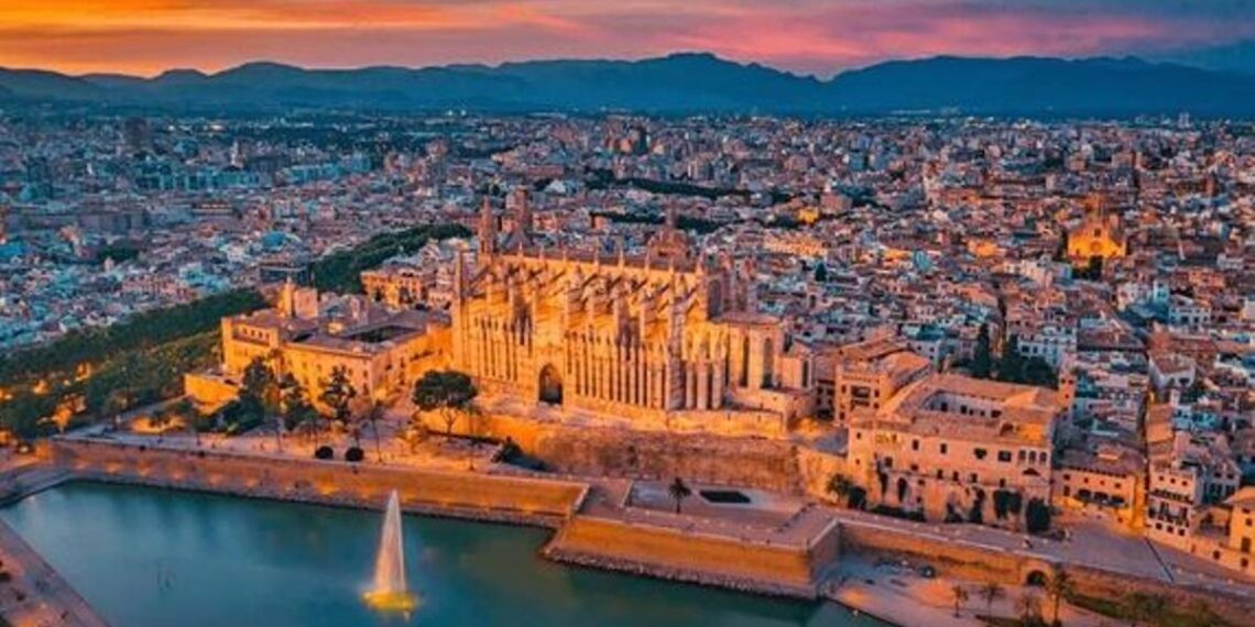 Una imagen del atardecer de Palma, la capital mallorquina.