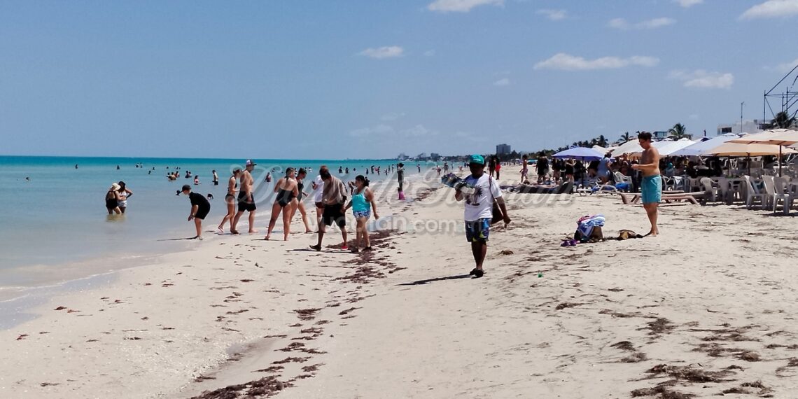 Progreso revive con llegada de al menos mil turistas inundan el Malecón