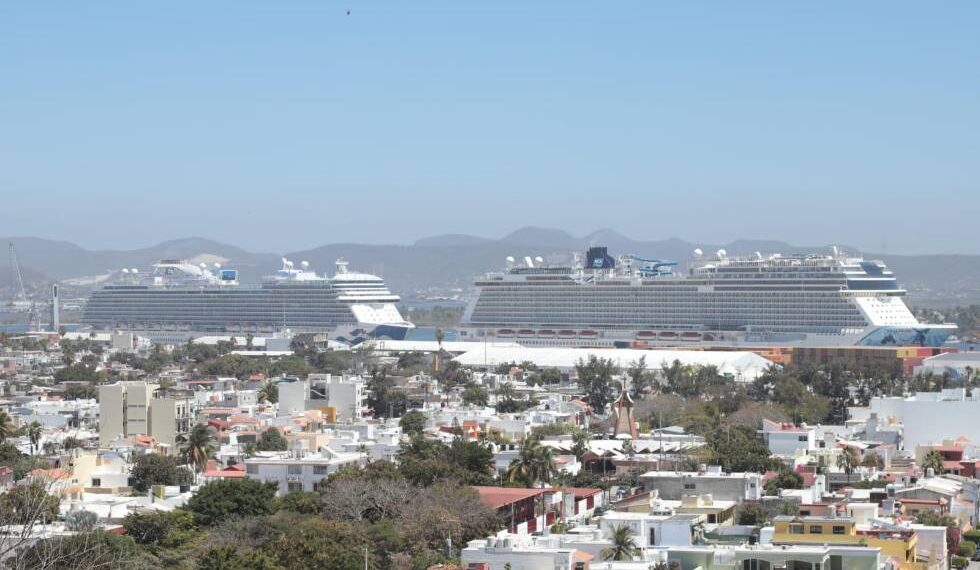 Reactiva movimiento turístico de Mazatlán llegada de dos cruceros