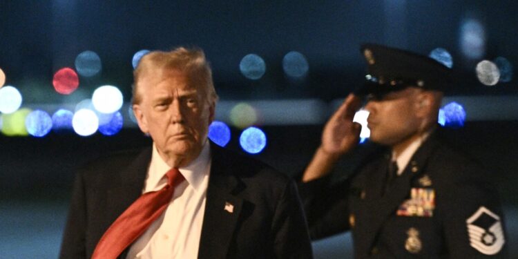 Trump estudia prohibición de viajes a EE.UU. para ciudadanos de decenas de países; sepa cuáles son